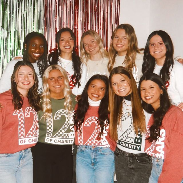 Happy 12 Bars of Charity weekend!!🤩🎄
•
We hope everyone has a safe & fun weekend!🪩✨
•
#VERVE #SLU #WASHU #SAINTLOUIS #saintlouisuniversity #washingtonuniversityinstlouis #12barsofcharity